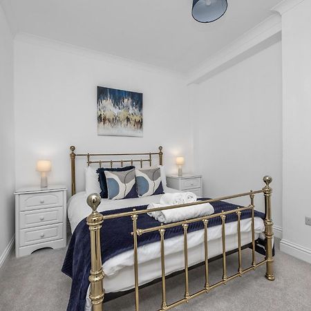 2 Bedroom Flat - With King Sized Beds, Netflix And Sky - Perfect For Contractors, Vacation Guests Or Those Relocating Брайтонн Экстерьер фото