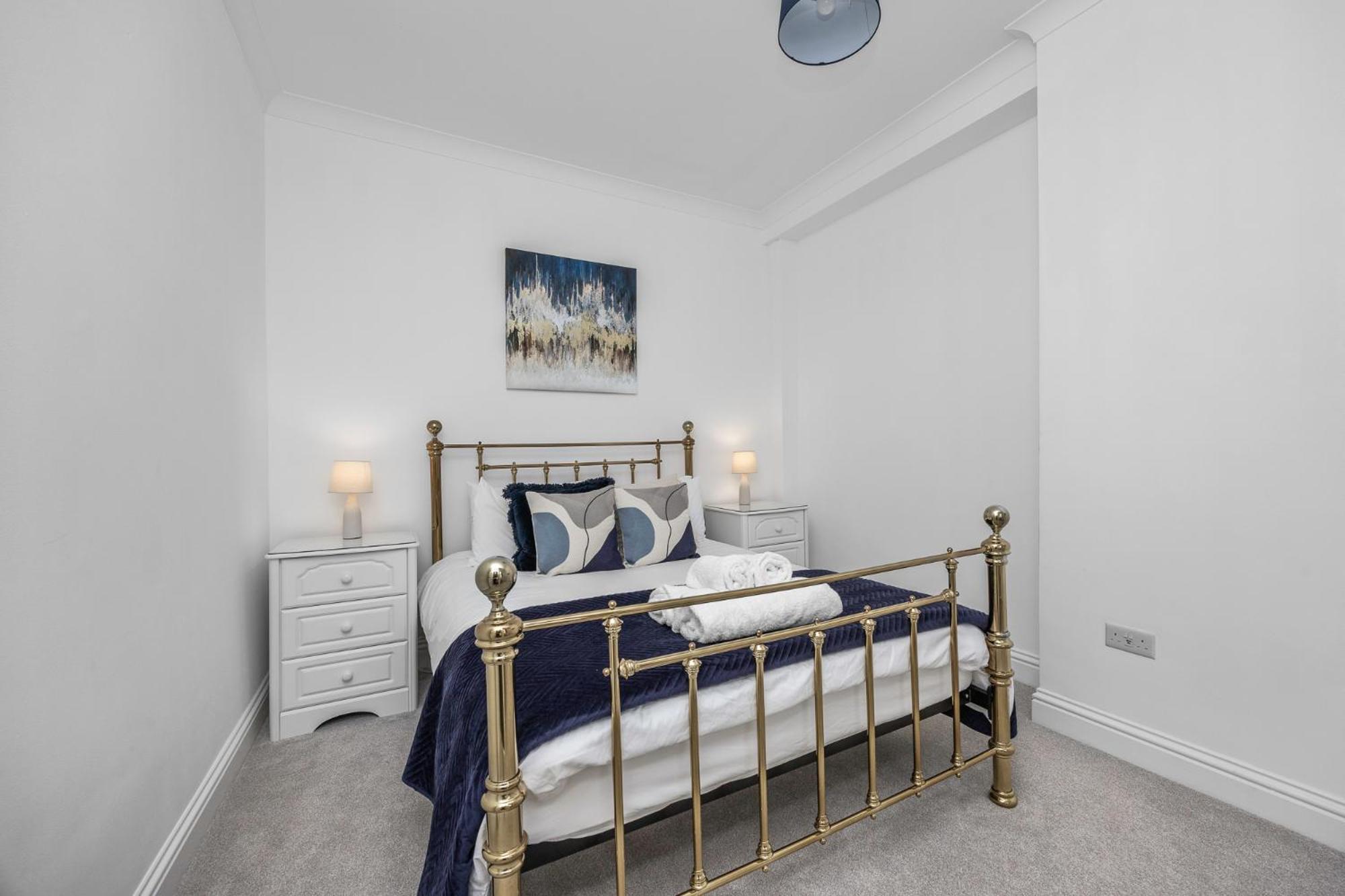 2 Bedroom Flat - With King Sized Beds, Netflix And Sky - Perfect For Contractors, Vacation Guests Or Those Relocating Брайтонн Экстерьер фото