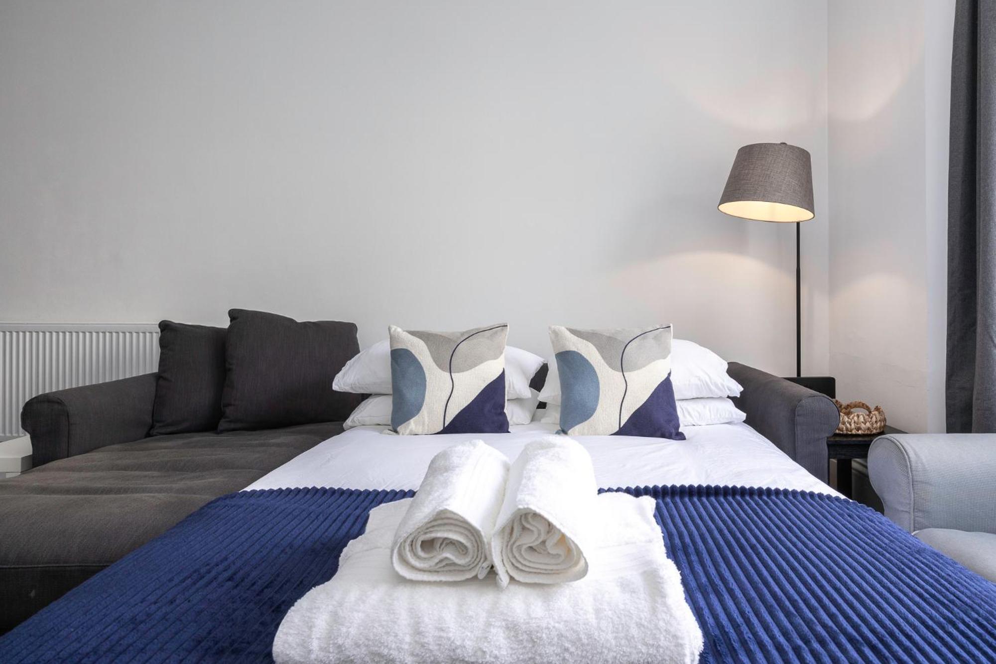 2 Bedroom Flat - With King Sized Beds, Netflix And Sky - Perfect For Contractors, Vacation Guests Or Those Relocating Брайтонн Экстерьер фото